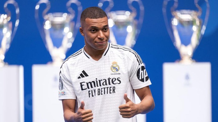 Mbappe Dapat Mobil Mewah di Real Madrid, eh Belum Punya SIM